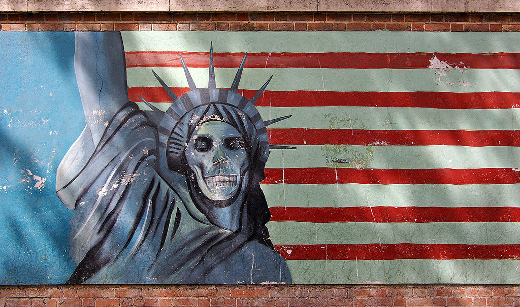 1024px-Teheran_US_embassy_propaganda_statue_of_liberty